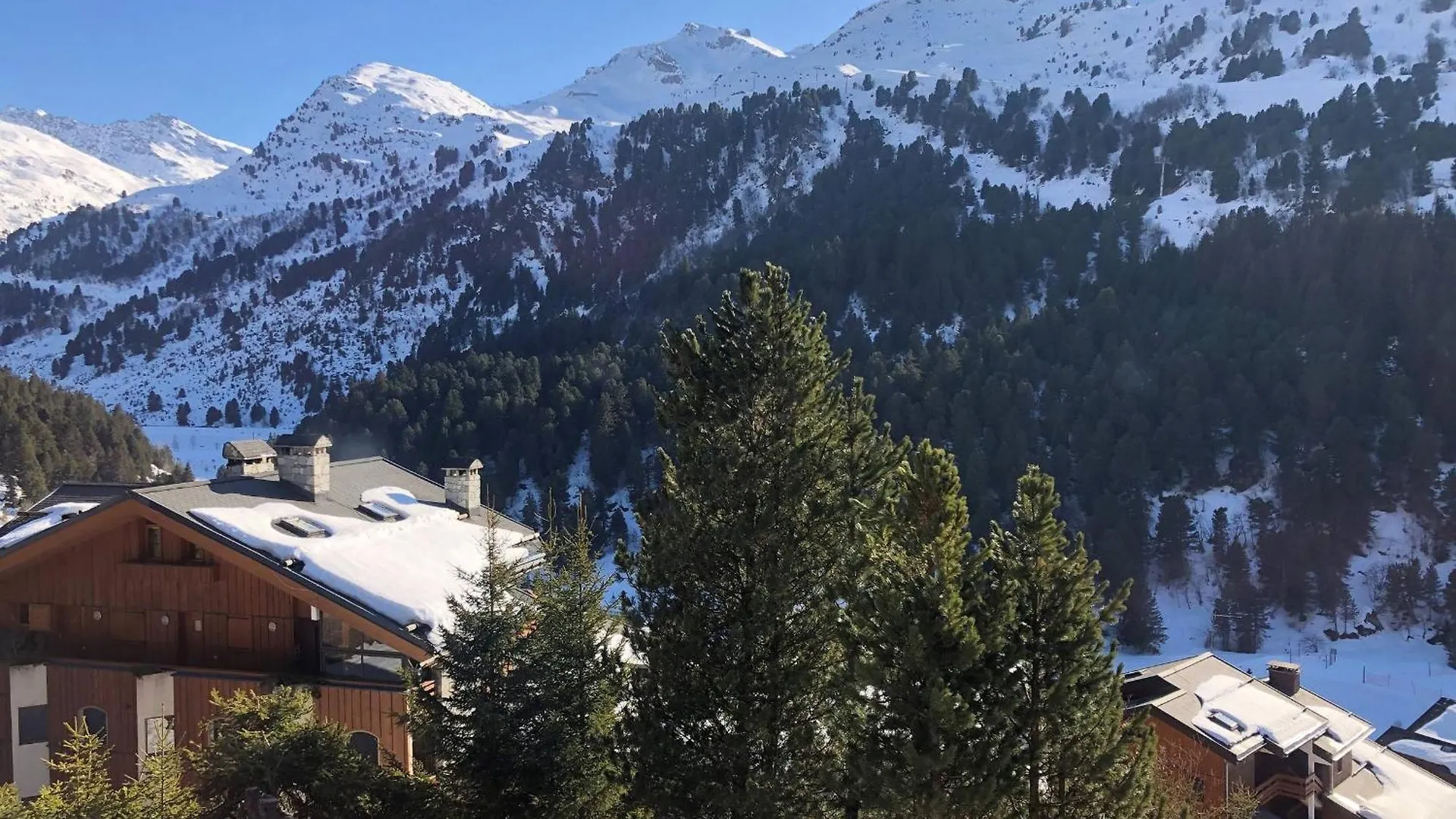 Vaste Appt 2 Ch + Cabine, 200M Des Pistes, Parking, Balcon Sud, Non-Fumeur - Fr-1-355-183 Meribel 0*,  France
